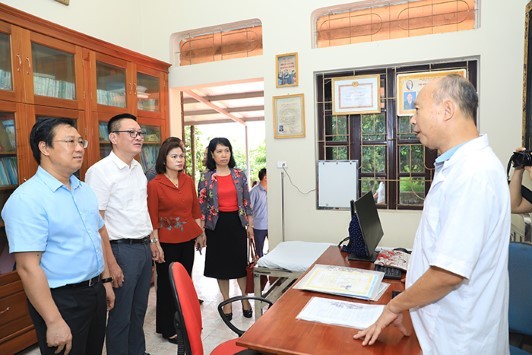 Giám sát việc chấp hành các quy định của pháp luật về quản lý y, dược tư nhân tại thị xã Sơn Tây