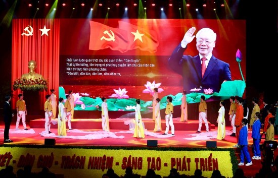 Phát huy cao độ niềm tự hào, tình yêu Hà Nội, chung sức xây dựng Thủ đô giàu đẹp, văn minh, văn hiến, hiện đại, hạnh phúc