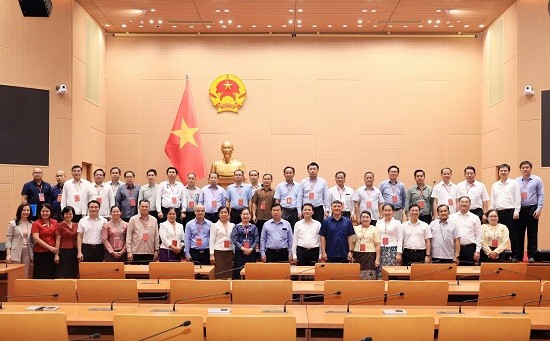 Đoàn cán bộ Thủ đô Vientiane thăm quan, tìm hiểu mô hình hoạt động HĐND thành phố Hà Nội