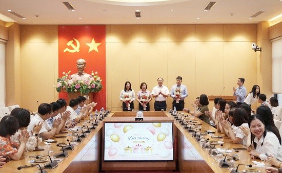 Văn phòng Đoàn ĐBQH và HĐND Thành phố: Chào cờ và sinh hoạt chính trị tháng 9/2024