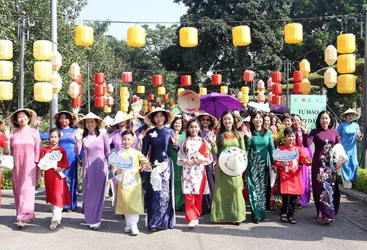 Carnaval Áo dài Phụ nữ Thủ đô hội nhập và phát triển: Duyên dáng Áo dài Hà Nội 