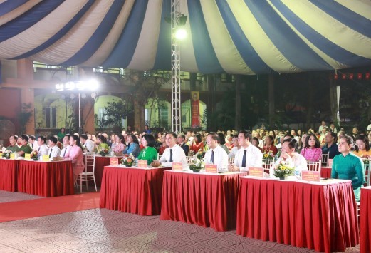 Phó Chủ tịch Thường trực HĐND thành phố Hà Nội Phùng Thị Hồng Hà dự Ngày hội Đại đoàn kết tại quận Hoàng Mai