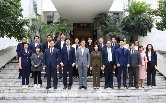 Phó Chủ tịch Thường trực HĐND thành phố Phùng Thị Hồng Hà tiếp đoàn ngoại giao Quốc hội Hàn Quốc