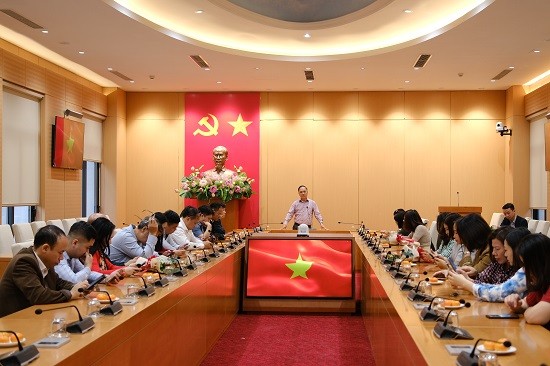 Văn phòng Đoàn ĐBQH và HĐND Thành phố: Chào cờ và sinh hoạt chính trị tháng 12/2024