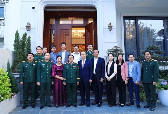 Chủ tịch HĐND thành phố Hà Nội Nguyễn Ngọc Tuấn thăm Đại tướng Đỗ Bá Tỵ 