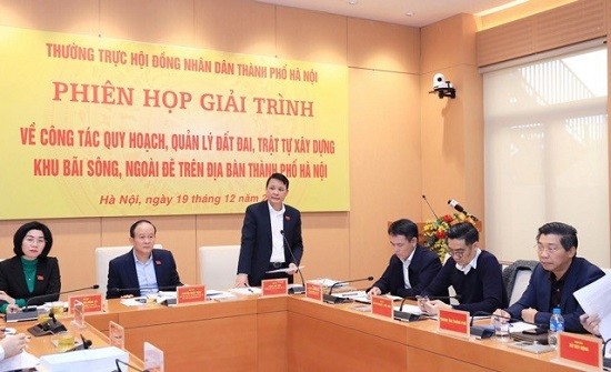 Cần tích cực xử lý dứt điểm về trật tự xây dựng tại khu vực bãi sông Hồng, sông Đuống