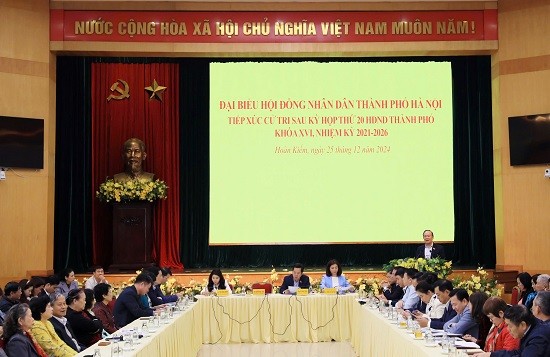  Chủ tịch HĐND thành phố Hà Nội tiếp xúc cử tri quận Hoàn Kiếm sau kỳ họp thứ 20