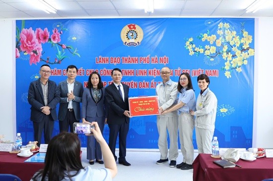 Phó Chủ tịch HĐND Thành phố Hà Nội Phạm Quí Tiên chúc Tết tại huyện Đông Anh