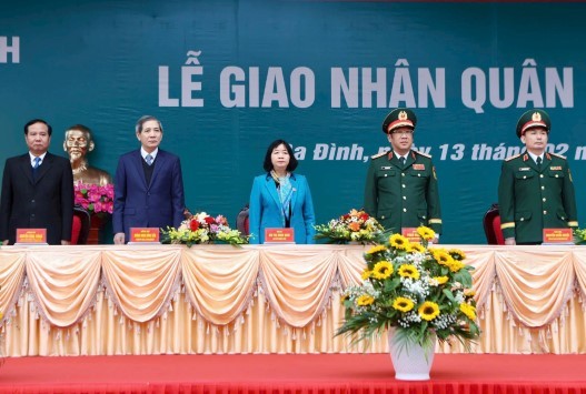 Bí thư Thành ủy Bùi Thị Minh Hoài tiễn tân binh quận Ba Đình lên đường nhập ngũ