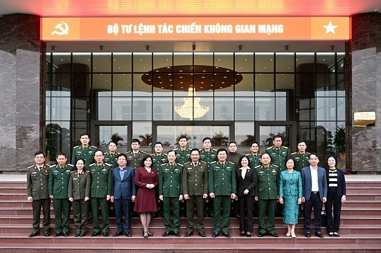 Đoàn khảo sát của Ủy ban Quốc phòng, An ninh và Đối ngoại của Quốc hội làm việc với Bộ Tư lệnh 86 và Bảo hiểm Xã hội Việt Nam