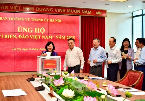 Cơ quan Thành ủy Hà Nội ủng hộ Quỹ “Vì biển, đảo Việt Nam” năm 2025