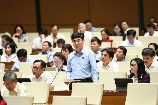 Quốc hội thảo luận tại hội trường về Luật Nhà giáo (sửa đổi) 