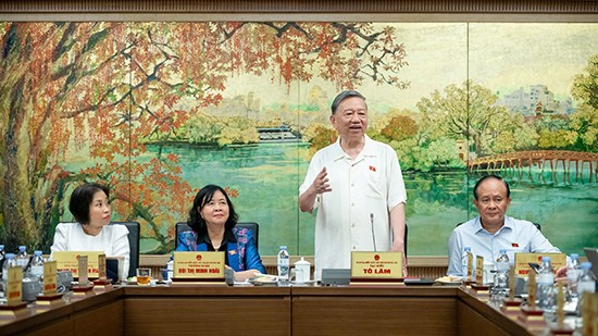 Việc xây dựng pháp luật phải đi trước một bước, bảo đảm tính dự báo cao