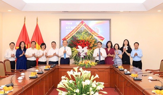 Chủ tịch HĐND Thành phố Nguyễn Ngọc Tuấn thăm, chúc mừng các cơ quan báo chí